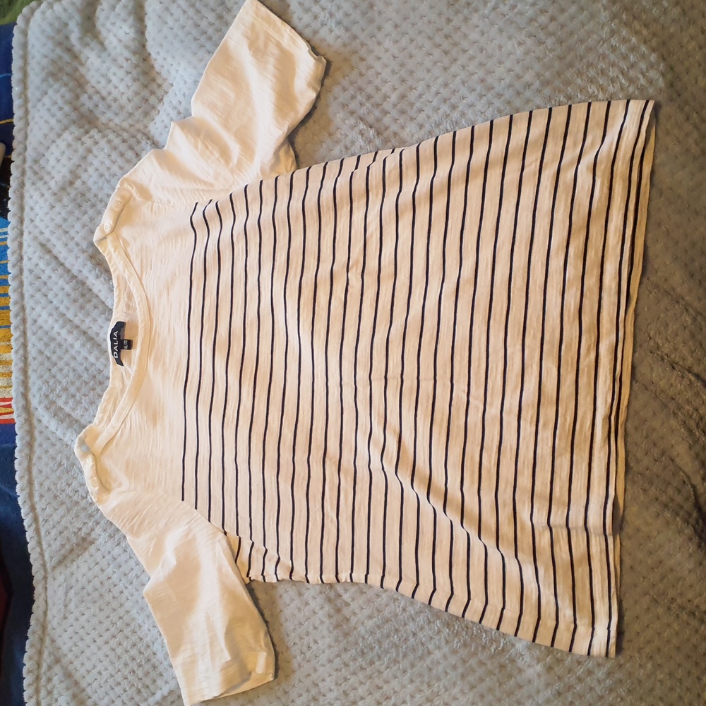 Dalia White w/navy stripes 1/2 length sleeves
